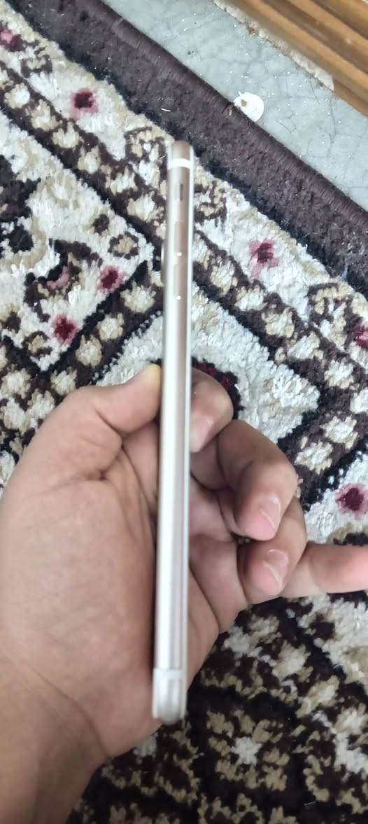السلام عليكم ايفون 7ابلاص كله ابلادي فقط كامره سلفي امبدل بطاريه72نضافه فول سعر 110وبي مجال اتواصل عرقم *********** يوجد واتساب

