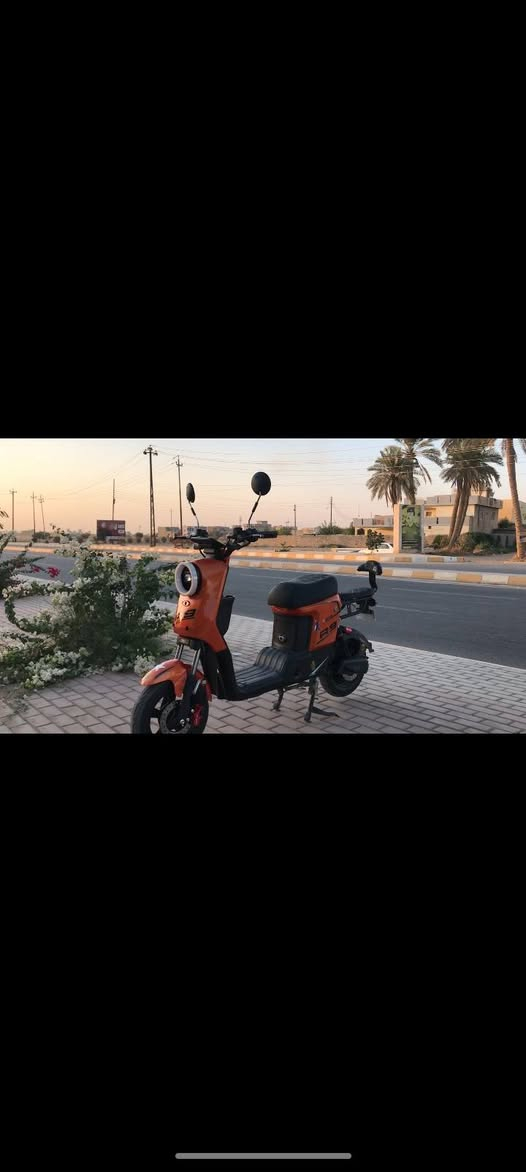 بسم الله الرحمن الرحيم:
دراجه شحن من نوع :R9
للبيع 
المواصفات :
بطاريات نضافه جيده جدا 85٪
دبل اشاره 
شاشه دجتل 
نظام الرجوع إلى الخلف 
سرعه 75 حقيقي
لايت زنون عالي وناصي 
ابريك أمام وخلف وبريك خلفي شاده جديد 
جاملغ خلفي جديد 
يتحمل وزن 180 كيلو 
جاملغ أمامي بي ضرر كلش بسيط 
سكليتر جديد 
تجي وياها شاحنه ولي جديده 
دبلات غاز شادهن جديد 
دراجه تجي 3 الوان كما موضح في الصوره 
ملف بقوه 1200 واط قوي جدا 
شركه ولي 
موديل 2025 
رقمي ***********
اتصل وادلل عليه
