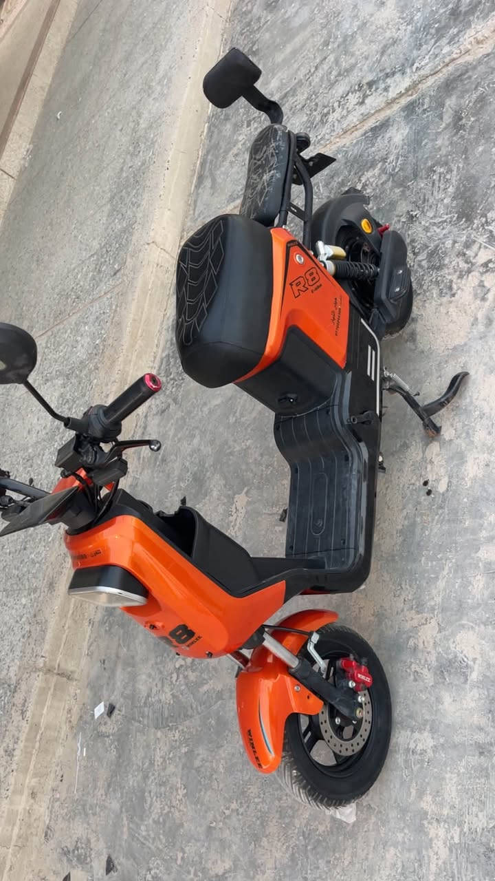 دراجة شحن للبيع خمس بطاريات كبار جدد
 نضيفة مابيهة نقص اربع سرع نضام بگ R
*********** واتساب ***********
📍مكاني بغداد ابو غريب مجمع البدور السكني 
السعر : 400 الف
