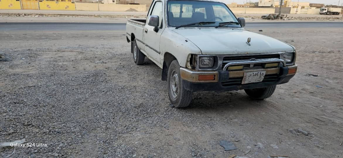 السلام عليكم بيكم تويوته مديل ٩٣  البصره الزبير سنويه منتهيه راعيها يريد تحويل رقمها بصره ار   سعر 45.  بيها مجال حق الجيه   ***********
