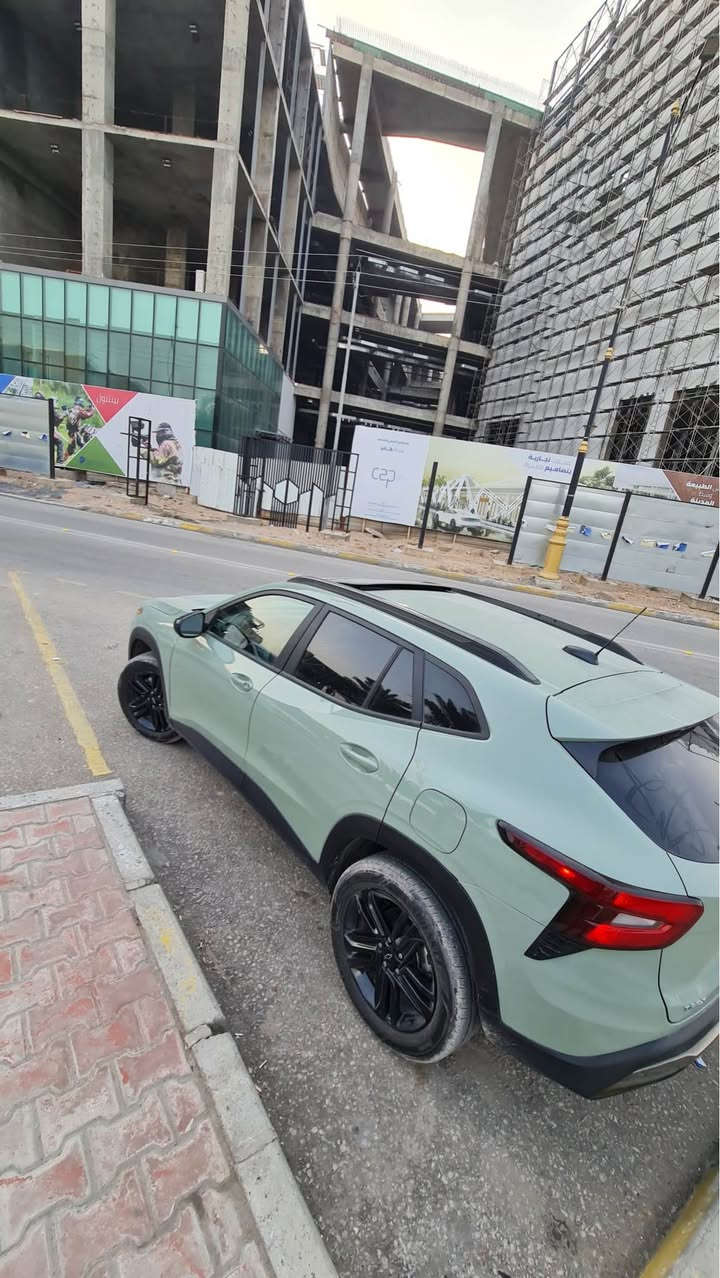 💚 بسم الله الرحمن الرحيم 💚
الحلوة للبيع 💚
شوفرليت تراكس ٢٠٢٤ اكتيف 💚
محرك : 1200 Turbo 
3 سلندر

حادثها : تبديل دعامية أمامية نفس اللون بلادية مال Activ فقط وبارد بجاملغ الخلفي يعني سيارة بدون صبغ 

اللون : أخضر مميز 💚

 عداد المسافة : 30km الف 

المواصفات : Activ 1/1 فوول 💚

( كشن كهربائي ، كشنات تدفئة، سلاید فتحة ، شاحن وايرلس لاسلکي ، ابواب بصمە ، تشغیل عن بعد ، دخول ذکي، بصمە تشغیل ، کیج الکتروني کامل ، لایتات لید و زنون ، بك لایت لید  ،رادار امامي  ، کامیرا خلفيە، حساسات خلفي, کشنات هیتر جلد کهربائي ، تدفئة استيرين ، اندرويد أوتو ، أبل كاربلاي ، تحديد مسار ، مثبت سرعة ، نقط عمياء ، ) 
العنوان : كربلاء المقدسة 
السيارة حرة بدون رقم تترقم أي محافظة 
رقم التواصل*********** بي واتساب كربلاء, العراق
