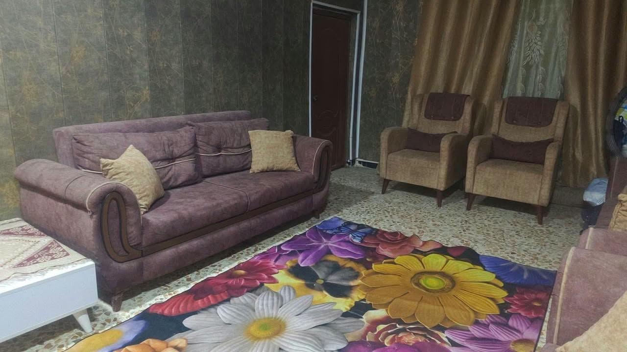 السلام عليكم الدار للبيع
200 متر في حي الفرات أمام منتزه شارع الصب اخر مربع الدار
طابقين
كونكريت مسلح غرفتين وصاله استقبال ومطبخ ومجمع صحيات
الطابق ثاني عكاده
3 غرف نوم وصاله ومطبخ وصحيات 
لاستفسار الاتصال عل أرقام التاليه ***********
او مراسله الصفحه السعر خاص
