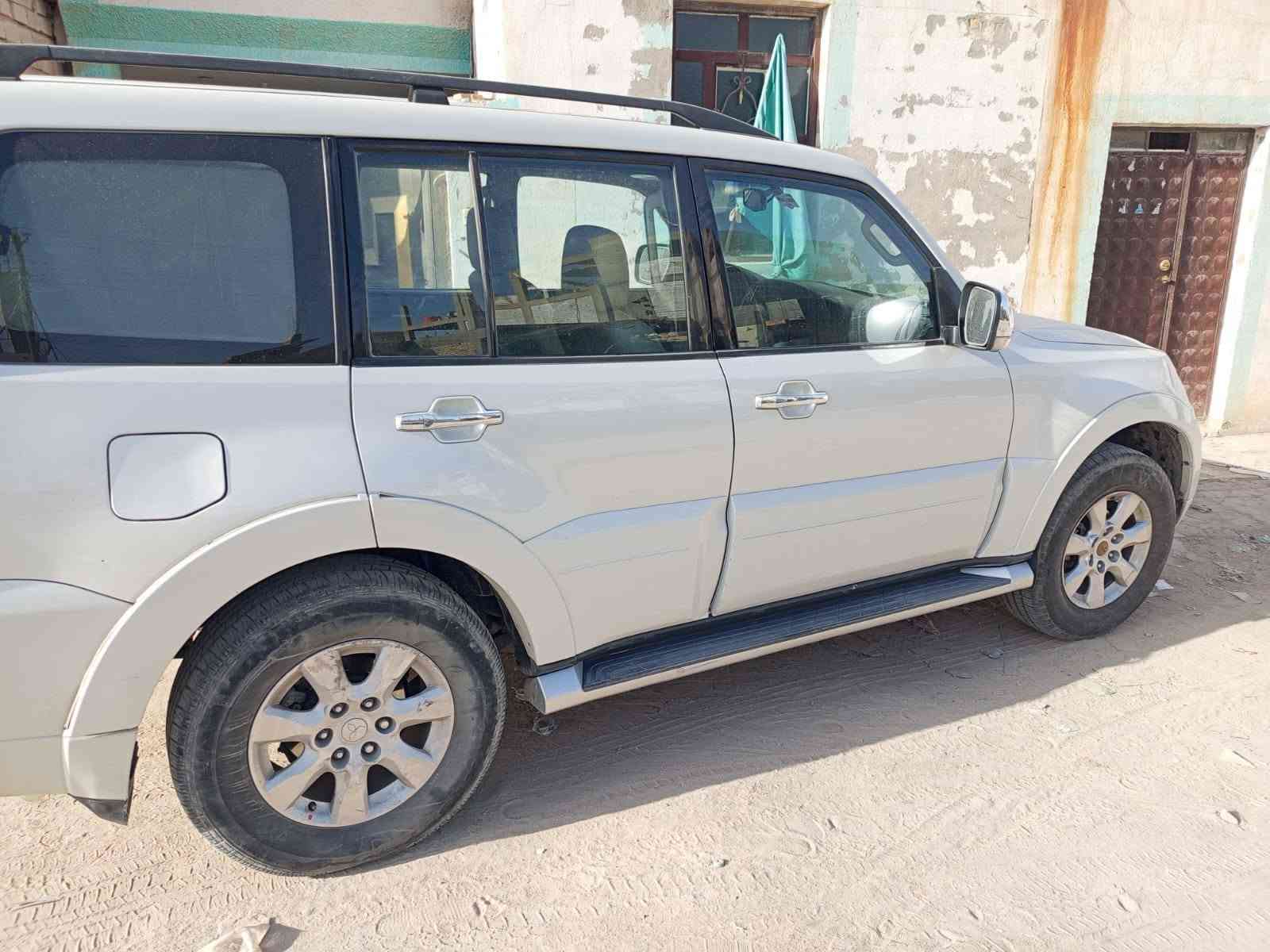 السلام عليكم باجيرو حبتور ٢٠١٠ ومعروفه مواصفات الحبتور ماداعي نذكرها السيارة مكفولة ماعدا بارد بالباب بسيط جدا مكانها النجف الاشرف السعر المطلوب ١١٥ مع المجال رقم الهاتف ***********
