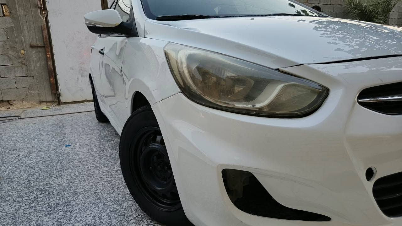 اكسنت خليجي
موديل 2014
بيهه 3 قطع مبدل 
باب السايق 
وجاملغات امامي 2 
السياره مابيه حادث بس هوه الولد مال دحجات وبدلهن 
محرك جديد راعيه بلغراف 
وتخم تاير جديد 
نقصه بس حداديه امامي بس 
السعر 85 وبيه مجال بصيط 
الرقم الهاتف (***********)
