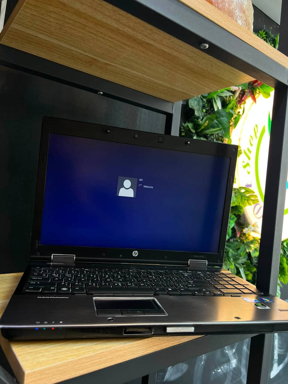 سلام عليكم 

لابتوب
HP EliteBook 8540w

السعر 130,000 الف 💵 

⚙️ معالج Core i7  
🧠 رام RAM 4 GB 
💾 هارد HHD 512 GB
🎮 كرت : Intel Core i7-Q740 
📺 شاشة 15.6 إنش FHD لمس 60 هرتز 

بغداد - سيدية 
***********
