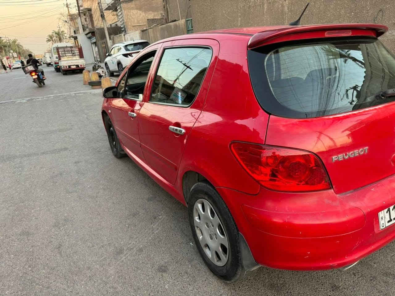 بيجو 307
السيارة خير من الله مكفولة كير و محرك ما اديرلهة غير البانزين المحسن شرط مكينة نضيفة  و  صدرهة كله جديد و محورة شاشة وما مصبوغة ما عدى الصندوك
  ب54 ورقة

***********
