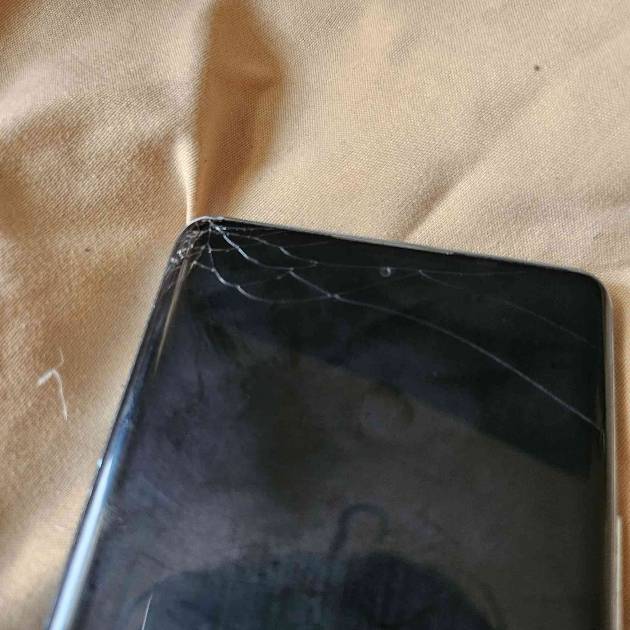 ريدمي نوت 14 برو نسخة 4g
ذاكرة 256 موبايل حلو وسريع وكامرتة حلوة بي فطر بلشاشة بس مأثرة بلتصفح تكدر تبدلها او تبقيها 

رايد بي 170
***********
مكاني بغداد البياع
