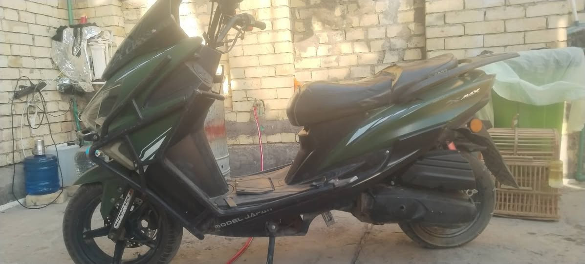 بسم الله الرحمن الرحيم 
                          اسلام عليكم 
دراجه ستورنك صيني 150cc دراجه حلووه ونضيفه مناقضه اي شي ممفتوحه كهربأيات كله شغاله سالف هندر شغاله ناقصه بس واير عداد عداده واكف السعر 300 وبيه مجال حق الجيه مكاني كربلاء رقمي ***********
