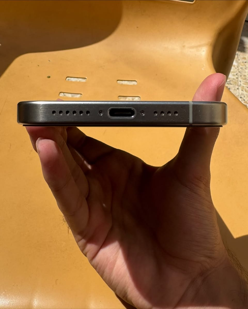 آيفون 15 برو ماكس للبيع – 256GB
🔋 البطارية: 86%
نسخه شرق اوسط 
ضمان الشريك 

النظافه 98%

مكاني نجف 

ملحقاتة وياه شاحنة وكيبل اصليات من أبل صارن عليه ١٠٠ الف

السعر مليون و١٠٠ الف وبي مجال للشراي

للتواصل والاستفسار 

***********

