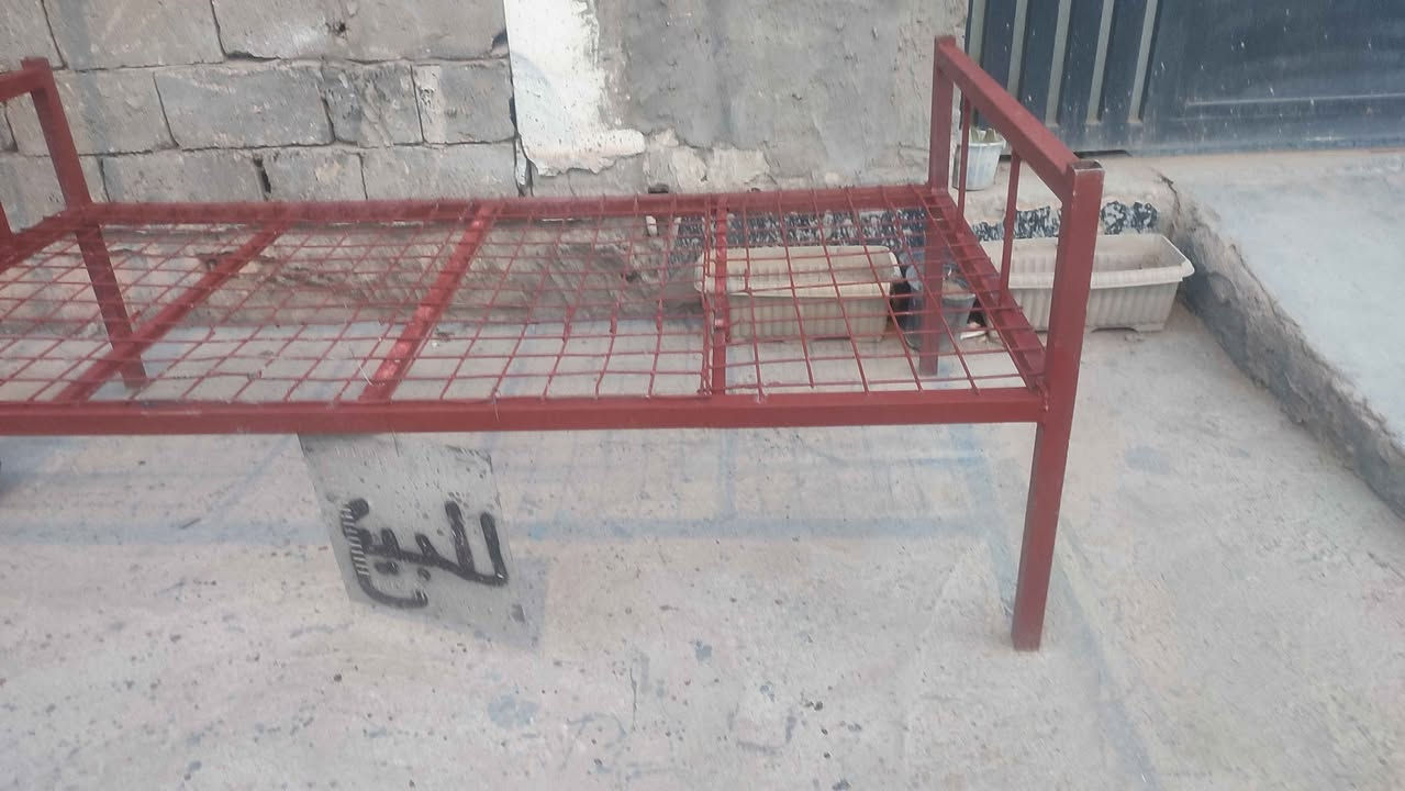 سرير فردي • رمادي • الأنبار