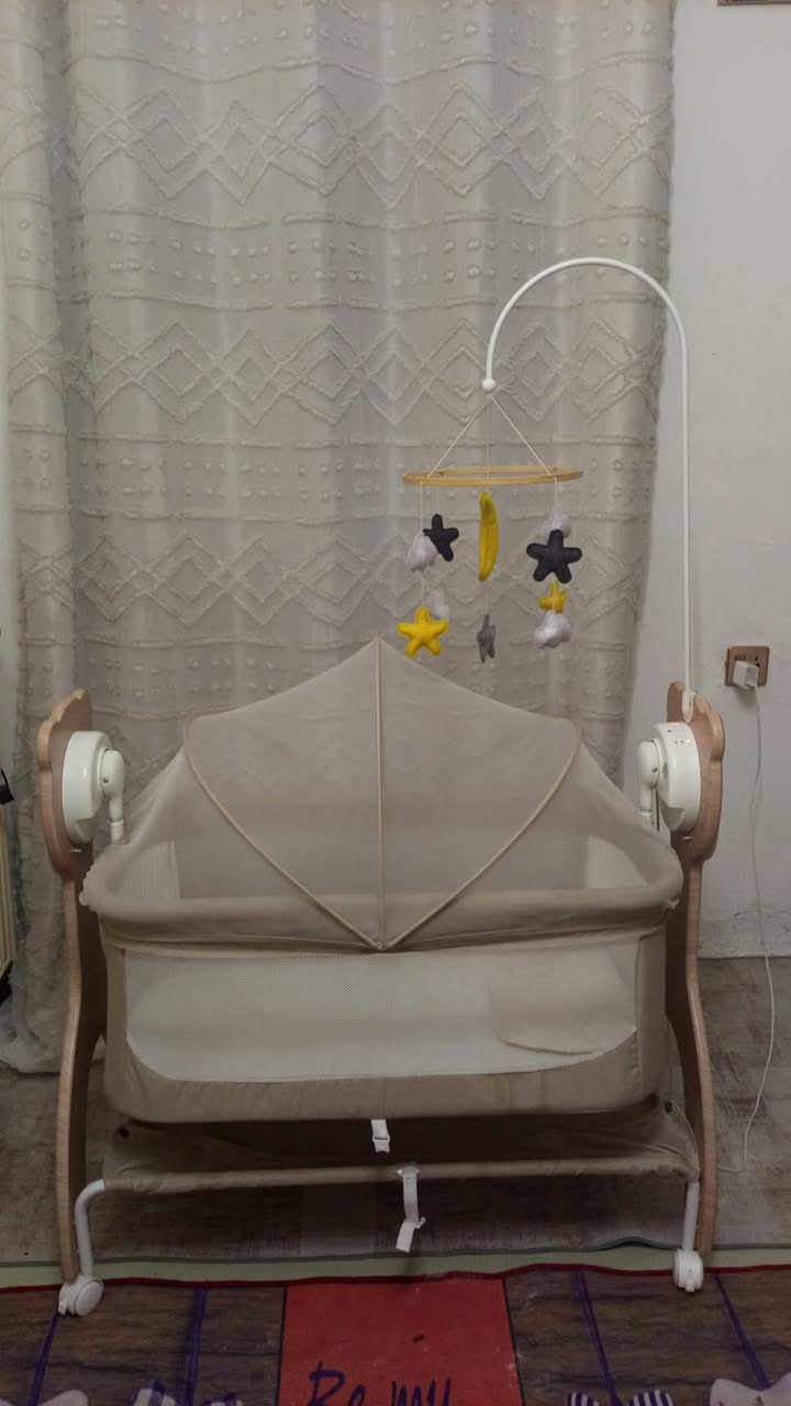 كاروك اطفال من عمر يوم الى عمر سنه
الكاروك كهربائي
مستعمل شهرين تقريبا
نضافه ٩٠ %١٠٠
يحتوي على ثلاث سرع تحريك
ولايت انارة خفيف + موسيقى+ ريمونت تحكم+مخده طبية
السعر 90 الف وبي مجال بسيط
واتساب***********

