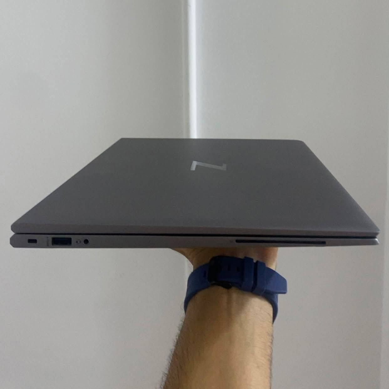 للبيع /بو هەمی شولا دهێتە بکار ئینان سعر .
Processor  Intel(R) Core(TM) i7-10810U CPU @ 1.10GHz (1.61 GHz)
 RAM  16GB
Graphics card  NVIDIA Quadro P520 (4 GB)
Intel(R) UHD Graphics 8GB
Storage  512 SSD
Clean 99%
سعر 640 الف للعلم ينباع في السوق 500$ و فوق 
پاقژ 99٪ بێی مشکیله یە. 
640 هزارا بو زانین ل دکانا مستعمل سەر 500$ دفروشن
خودان *********** .
