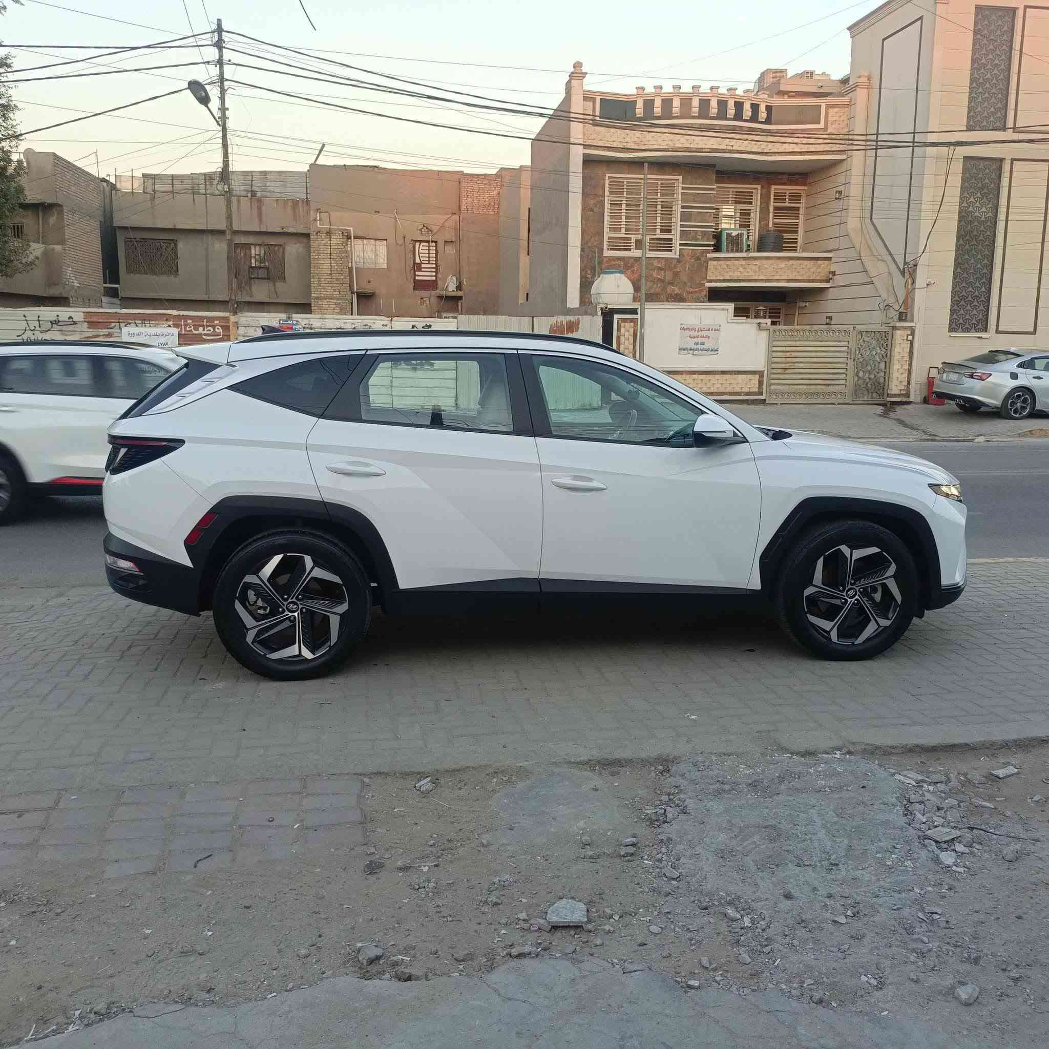 هيونداي توسان  2023

سعة المحرك : 2.5 GDi مع كير 8 نمر
 
وارد امريكي حادثه دعاميه اماميه مبدله بدون دواخل وحافت جاملغ بارد بدون تبديل ليبل واحد سياره

اللون الخارجي : ( ابيض
اللون الداخلي :  ( ا بيض )
قراءة العداد : 35mil

رقم بغداد بسمي هزه جديده

الاضافات

-بصمه تشغيل
-بصمه ابواب
-تشغيل عن بعد
-شاحن واير ليس
-صندوق كهرباء 
-رادار امامي قياده اليه
- نظام مساعدة عدم الانحراف عن الطريق 
-نظام carplay 
- شاشة وسطية كبيره 
- نظام النقطة العمياء ( حساس مرايا جانبيه)
- هاند بريك بصمة 
-اوتو هولد
-نظام توقف تلقائي عند الرجوع
 - كاميرة خلفية بدقة عالية 
 - نوع المقاعد: كهربائي  - تدفئة 
- المصابيح:  زينون - إضاءة ليد- ليزر
- دخول ذكي  

للاستفسار الاتصال على الرقم
‏***********
مكاني بغداد الدوره
السعر 190وبيه مجال 
بيع أو مراوس النتره أو فورتي أو كي فور

نص مكتوب في الصور:
- 79309924
