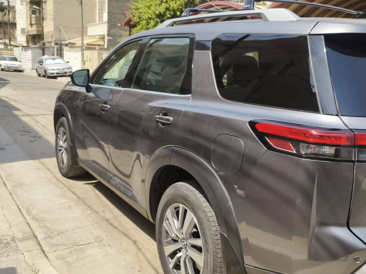 السلام عليكم للبيع او المراوس
Nissan Pathfinder 2023  SL 4WD

عداد المسافة 24500 mile 

السعر 250$
 مرقمة بغداد 
المواصفات 

بصمة تشغيل

بصمة ابواب

تشغيل عن بعد(Remote Start) 

صندوق شفط كهربائي 

كاميرات محيطية 360°

السيارة دفع رباعي AWD

رادار امامي (تحديد مسار)

رادار جانبي (نقاط عمياء)

رادار خلفي (تحذير من الاصطدام)

حساسات امامية+ خلفية

كشنات جلد

كشنات تدفئة 

تبريد قطعتين لمس
تبريد للمقاعد الاخيرة 
بردات خلفية 

تحكم وضعيات القيادة...Drive Modes 

اوتو ستارت Auto Start 

اوتو ستوب Auto Stop

شفتات استيرن 

هيتر استيرن

Apple Car Play

Android Auto 

هاند بريك بصمة

اوتو هولد Auto Hold

مانع انزلاق+ABS

شاشة كبيرة لمس+كاميرا

منافذ AUX+USB

*********** بغداد, العراق
