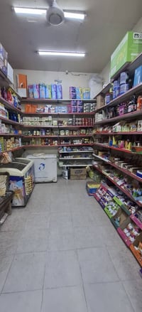 اسواق للبيع • حي الجهاد • شارع عام