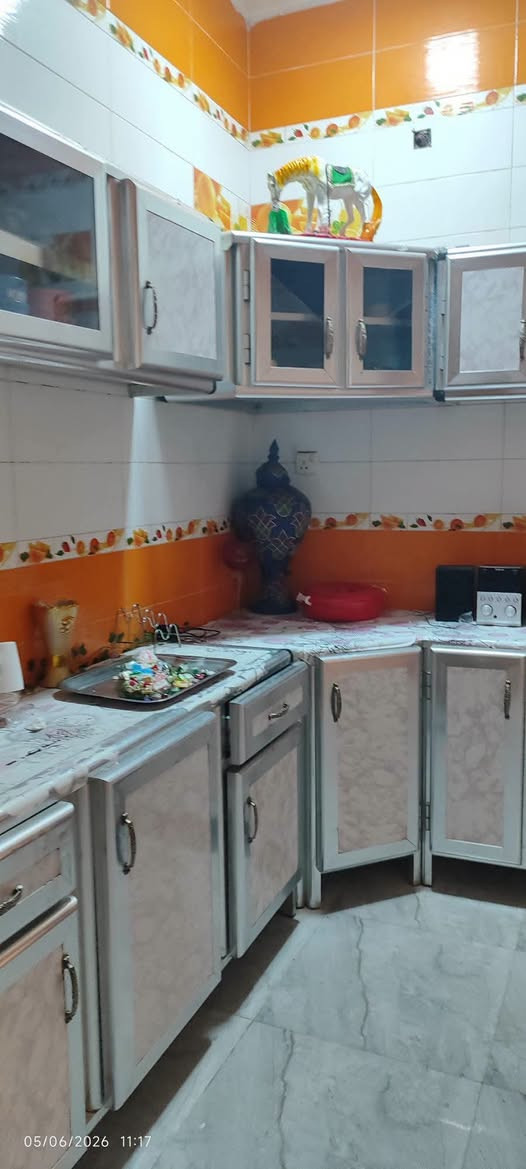 الى اصحاب الموقع الممتاز والمواكب الحسينية بيع مستعجل :-
 بيت حديث 200م طابقين ركن طابو زراعي(ملك صرف) سند 25 حسب ما مذكور في سند التسجيل العقاري للبيع أو مراوس ( طابو صرف أو طابو زراعي ) ..موقع ممتاز في أبي غرق حي بغداد خلف سيطرة أم الهوى وخلف محل الحلويات  يبعد عن طريق الزائرين تقريبا 30م السعر 146 مليون وبي مجال للشراي يتكون من :-
ط1ـ غرفتين نوم،صاله،استقبال،مطبخ حار وبارد ،صحيات عدد2,گراج.
ط2ـ ثلاث غرف نوم،صاله،إثنان من الغرف نظام سويت،سطح عدد2 .. للاستفسار الاتصال على الارقام التاليه:-
***********
***********..واتس آب
