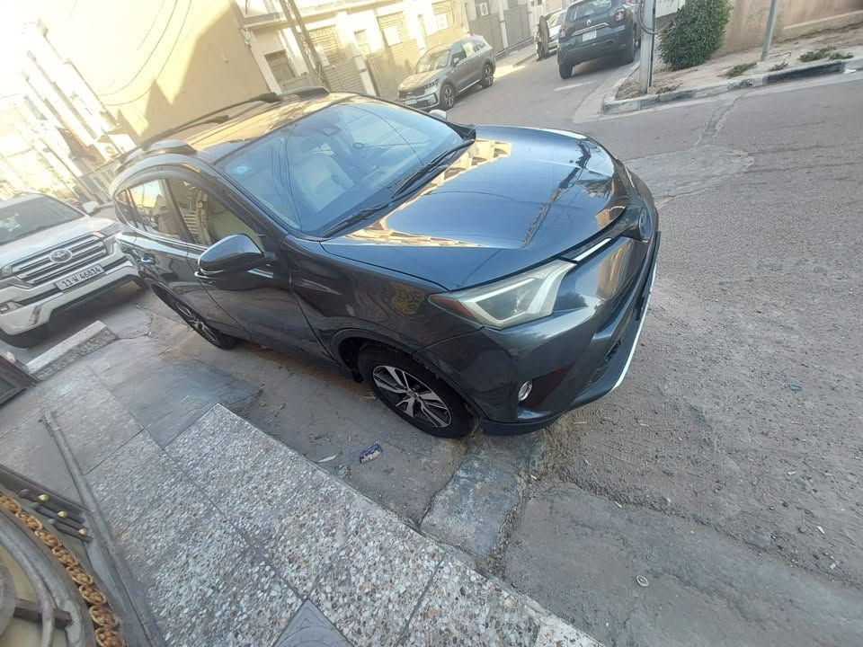 🔥 للبيع | Toyota RAV4 XLE موديل 2018 🔥
فرصة مميزة راف فور XLE بحالة ممتازة، سيارة نظيفة جداً، جاهزة للاستخدام ولا تحتاج أي تبديل أو صيانة.

المواصفات:
✔️ فتحة سقف كهربائية (سلايد)
✔️ تشغيل وبصمة للأبواب
✔️ شاشة مع كاميرا خلفية
✔️ تحكم بالستيرن
✔️ مثبت سرعة
✔️ نظام المحافظة على المسار (Lane Assist)
✔️ نظام Auto Hold
✔️ مانع انزلاق وثبات إلكتروني
✔️ وضعيات قيادة: Sport / Eco / Normal
✔️ مقعد السائق كهربائي
✔️ إشارات بالمرايا
✔️ نظام النقطة العمياء (Blind Spot)
✔️ مصابيح زينون ثلجية
✔️ داخلية جلد نظيفة جداً
✔️ تبريد ممتاز

🚗 السيارة بحالة ممتازة، جاهزة للفحص والمعاينة، ولا تحتاج أي صرف.

صور الحادث والسعر التواصل واتساب 

📞 للاستفسار: ***********

الجاد بالشراء يتواصل، والله يرزق الجميع.
