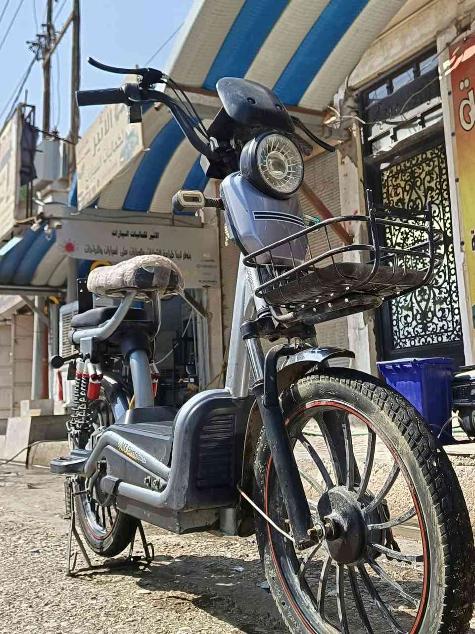 سلام عليكم بايسكل شحن للبيع  بطاريات  تعبانه  مكاني التحرير الجاهزه رقم الهاتف*********** 
السعر 100وبي مجال قليل
