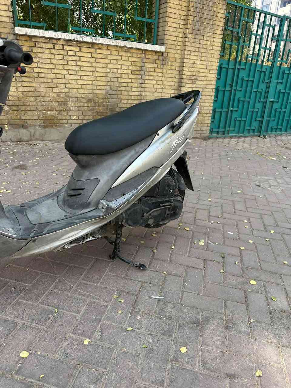دراجه ماكس منغولي جديده مكينه مكفوله لا نضوح ولا تبخير شلعه ومعدل كهربائيات كلها شغاله اشاير سكنات لايت عالي ناصي قفل صندوك كله شغال كفرات اصليه ومكينه ناعمه سلف وهندر كله شغال ودراجه ملحه اي نقص مابيها رايدها ب550 وبيها مجال مكاني الاعظمية ***********
