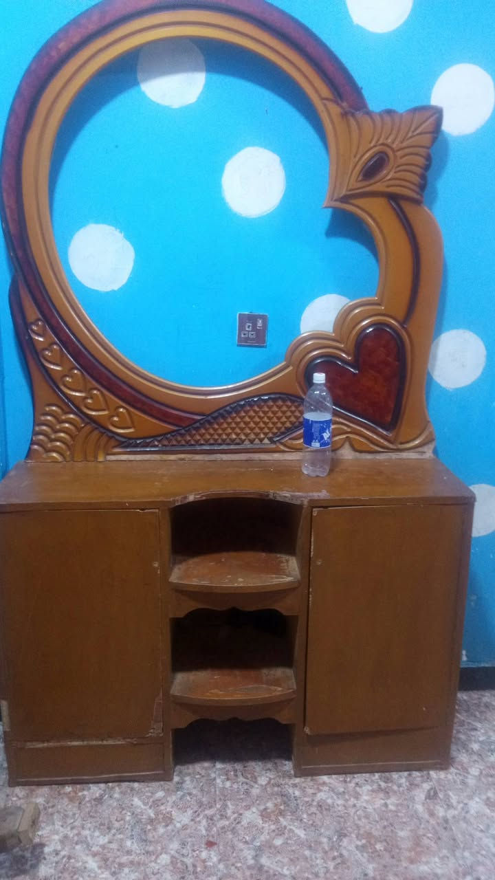 سلام عليكم 
غرفه اخشاب صاج عراقي 
نضافه 75٪
 ٦ ابواب ابو ال ملحق
***********
 يوجد واتساب ايضا
