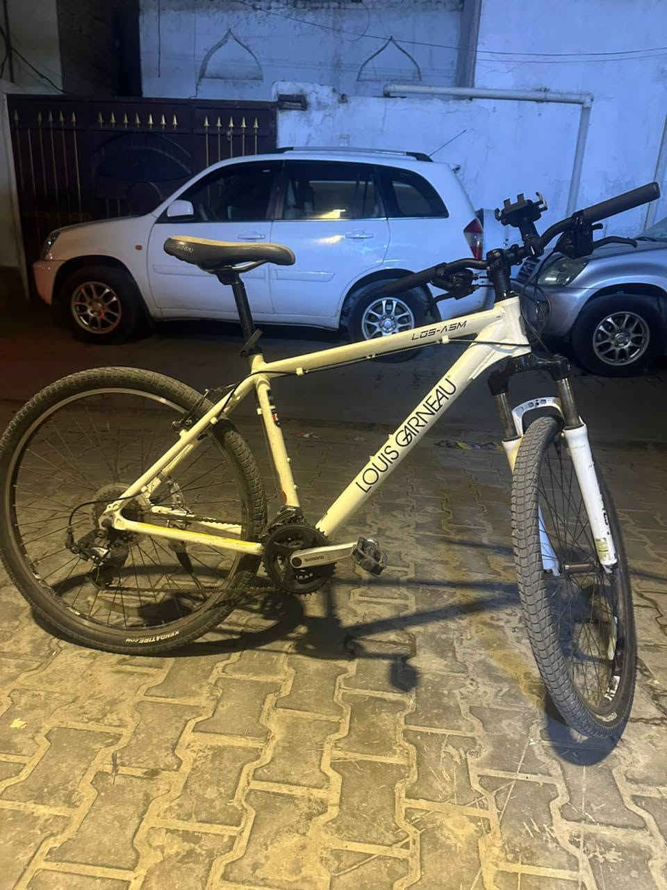 بايسكل جبيلي للبيع سعر 275
ماركة LOUIS GARNEAU الكندية 
مكينة كله شيمانو المكينه نضيف 
مكان بغداد ***********
