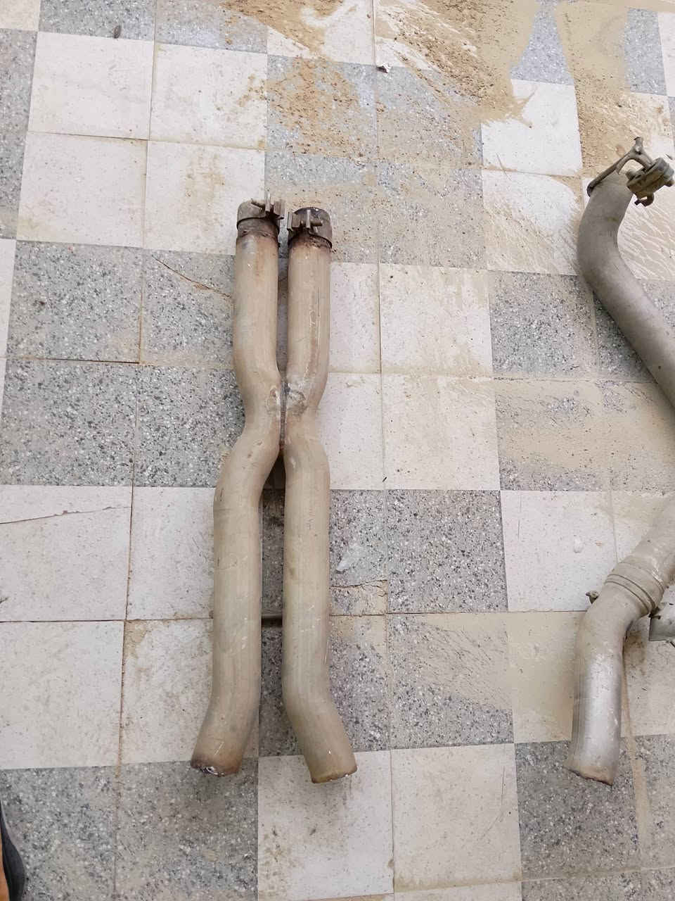 سلام عليكم دبات سود اصليات للبيع ب200الف قفل بوري 3انج مع اكس بايب 3انج اصليات ب100قفل العنوان نجف ***********

