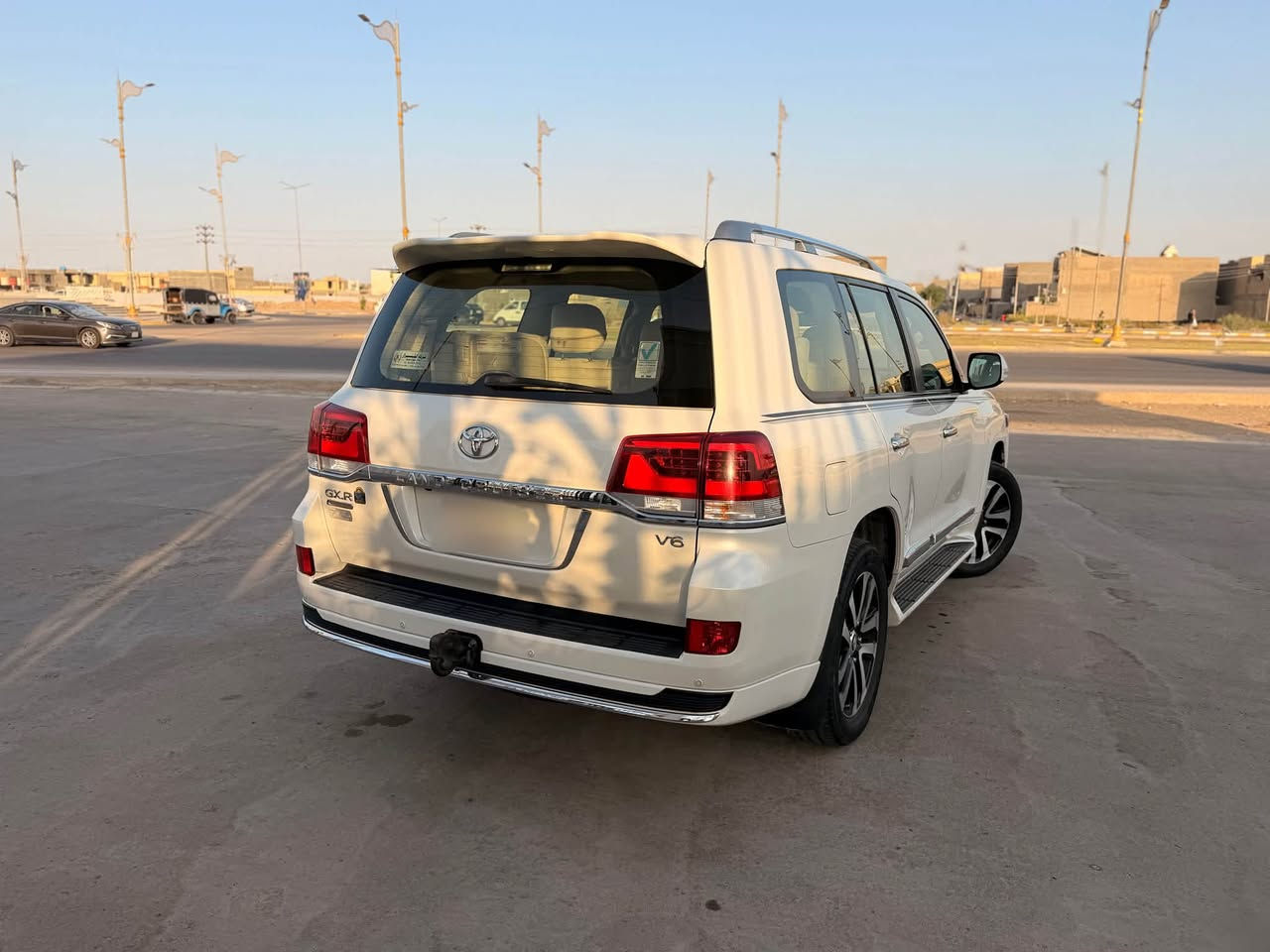 🚗 للبيع تويوتا لاندكروزر GXR V6 موديل 2019 – شركة SAS
ما شاء الله، السيارة نظيفة جدًا ومعتنى بيها ومحافظة من الداخل والخارج.

🔹 موديل 2019
🔹 الفئة GXR
🔹 محرك V6
🔹 شركة SAS
🔹 الممشى 153,000 كم
🔹 صندوق كهربائي
🔹تشغيل عن بعد
🔹زراكات
🔹5 بصمات
🔹عداد ليزري
🔹مري قلاب + شفط
🔹 دبل ماوس
🔹 فتحة سقف
🔹 شاشة
🔹 تشغيل بصمة
🔹 حساسات
🔹 تبريد أمامي وخلفي
🔹 جنوط وكالة
🔹 اللون أبيض – داخل بيج
🔹 داخلية نظيفة ومحافظة

🔍 السيارة مفحوصة سونار والتقرير موجود
✅ المحرك يعمل بشكل منتظم
✅ الكير يعمل بشكل منتظم
✅ المنظومة الكهربائية تعمل بشكل منتظم

✅ السيارة مكفولة من كلشي، والمشتري يفحص بالمكان اللي يريده، عدا بارد بالجامغ الأمامي من جهة السائق، وبارد بباب الصندوق السفلي، وبارد بسيط بالجامغ الخلفي من جهة الراكب، وجميع الملاحظات موضحة بالسونار بكل صراحة.

💰 السعر: 465 ورقة – قابل للتفاوض للشخص الجاد بالشراء

📍 الموقع: الصويرة

📞 ***********
📞 ***********
د. أحمد
