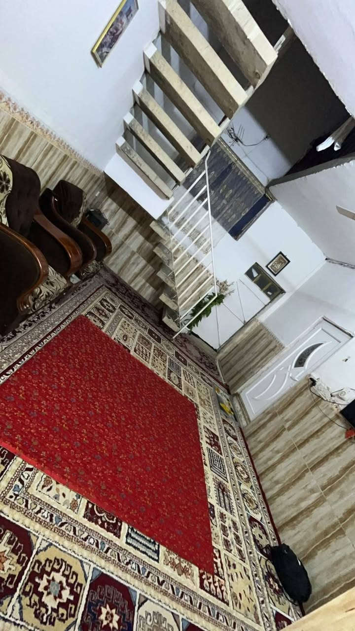 بيت للبيع ملك صرف مساحه ٢٦٠ الرحمه شارع الصحفيه قرب مدرسه الاصمعي بناء طابوك ***********
