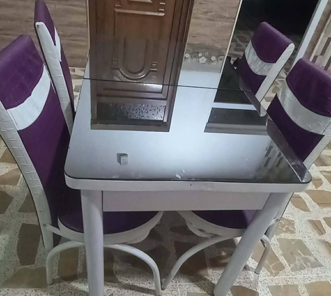 للبيع ميز مع كراسي ومحفورة نظيفة المكان حي سومر والاسعار عالصور الاتصال على الرقم
***********
