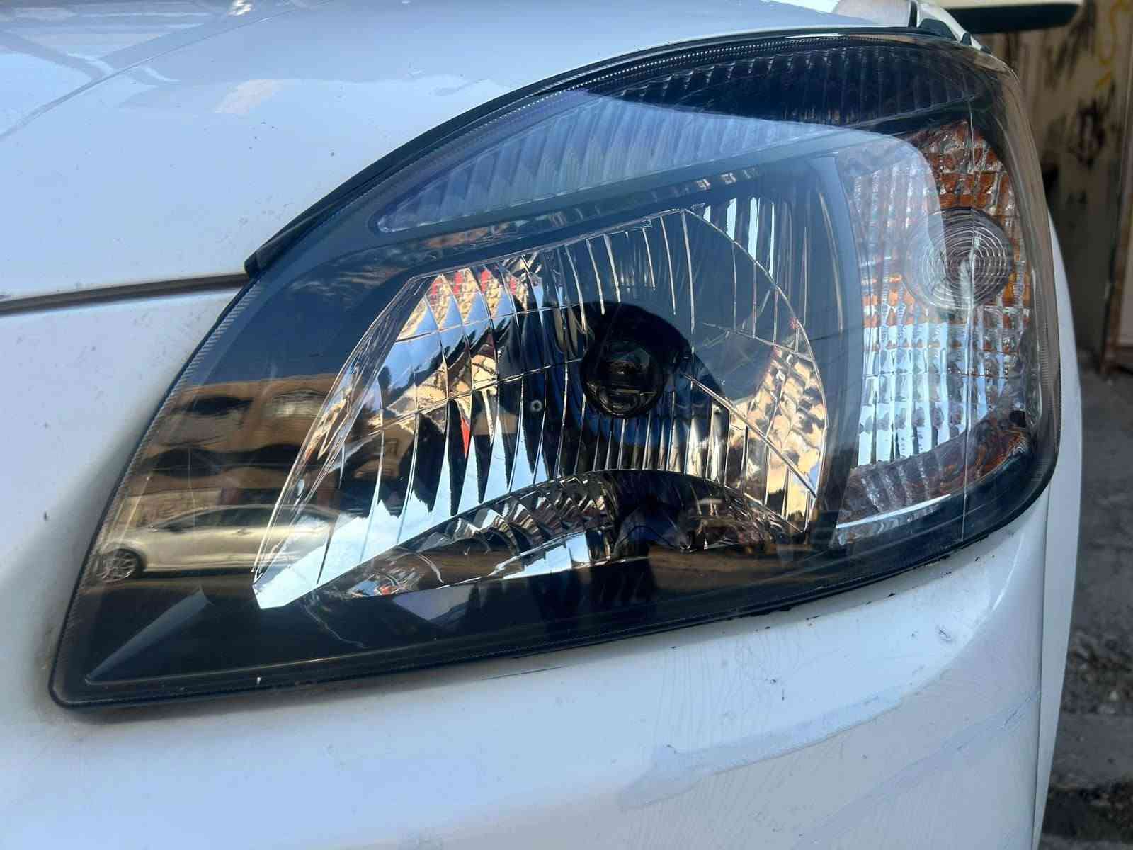 السلام عليكم Kia RIO 
2012 خليجي الشركة العامة 
محرك ١٦٠٠ دوش 
سيارة خير من الله جاهزة تخم تاير جديد صدر امامي كلة جديد نفض منضومة تبريد كاملة جديدة شرط الي كايل جديد تجي تشوفة اذا مو جديد متاخذ السيارة خير من الله جاهزة للاخير 
منضومة زنون وزرع عدسة شرط لايت نهار دواخلها بلاد كشنات بلادية مدوشم تنتة وسفاري ودشبول 
رقمي : *********** متواجد واتساب واتصال فقط 
مكاني: حي اور مقابل جامع عمار بن ياسر 
1_ملاحضة:  مكفولة من الصبغ والتبديل 
2_ ملاحضة: سيارة باسمي شخصيا سنوية وهزة ورقم انكليزي جديد بغداد
شرط كبات وكتلوكات الشركة بيها 
السعر : 79 وبيها مجال
