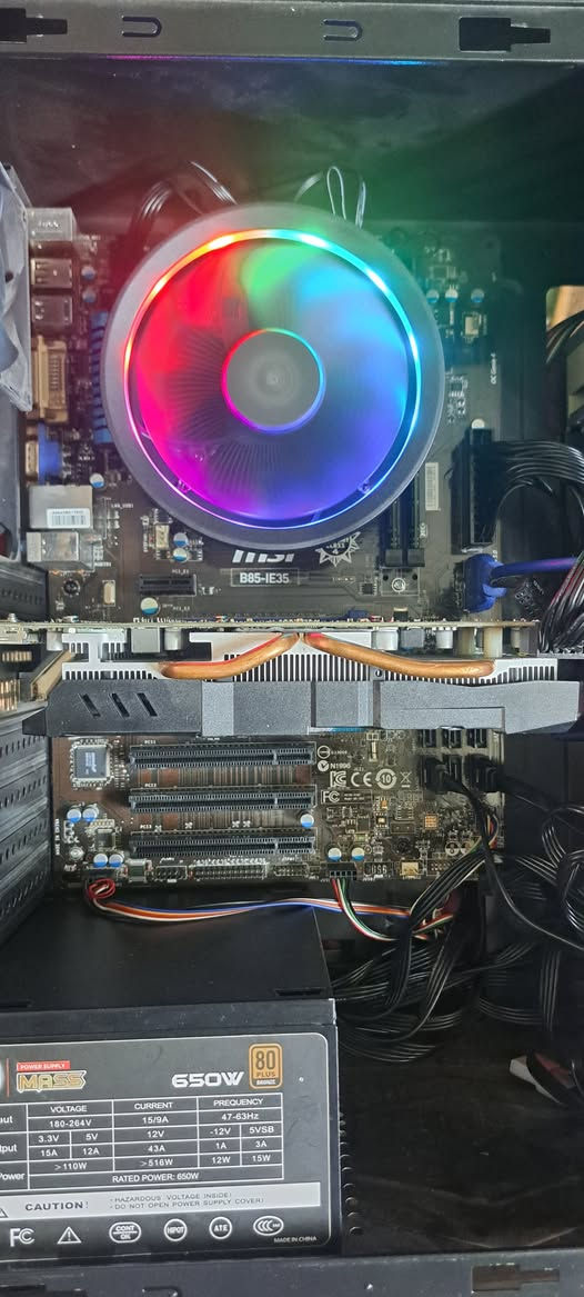 كيس تجميعة العاب 

المعالج intel core i5-4460

الرام   ddr3 16gb 

المذربورد  msi b85 ie35

كرت الشاشة axel rx 580 8gb

الكرت اصلي مو صيني

الهاردات. ssd 120   had 500 

البورسبلاي  mas 650 wat

الكيس منصب بي ٣٠ لعبة

سعر الكيس 235 الف 

بغداد شارع الصناعة 

لايوجد توصيل رقمي ***********
