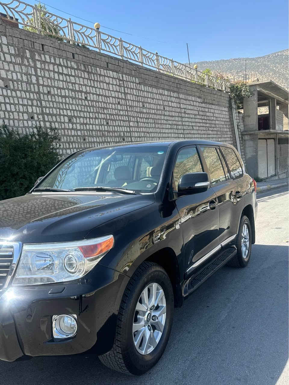 Land Cruiser 2008 GXR v8 
چوار پارچه بوياغ بى داخلى 
گير و مكينه به شه رت 
رقم و سنوى نوييه به ناوى خومه 
        Tell. *********** أربيل, العراق
