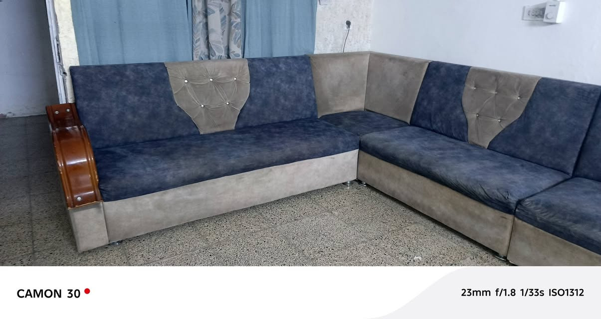 تخم عشر مقاعد يحتاج تنظيف فقط السعر ١٢٥ ابو غريب موبايل***********
