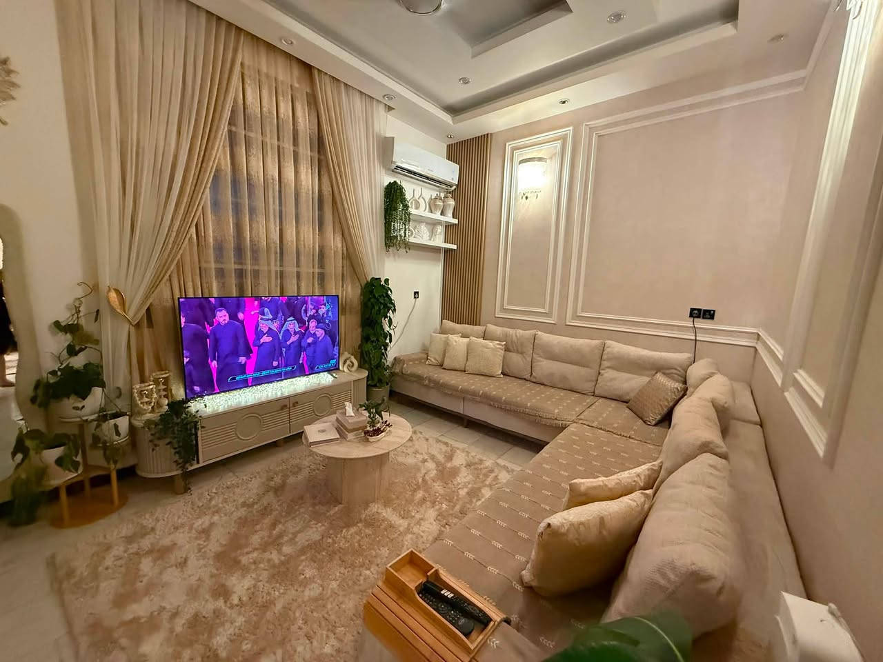 دار للبيع بناء درجة أولى 50م طابقين في كربلاء حي الزهراء مقابل عامود 17 قرب النافوره
صب رفت بناء طابوق واجهة مرمر وارضيات مرمر

يتكون البيت من استقبال ومطبخ وصالة وصحيات ومنور الطابق الارضي

والطابق الاول غرفتين نوم وصاله وصحيات 

يباع مع الاثاث او بدون اثاث حسب الاتفاق 

***********
