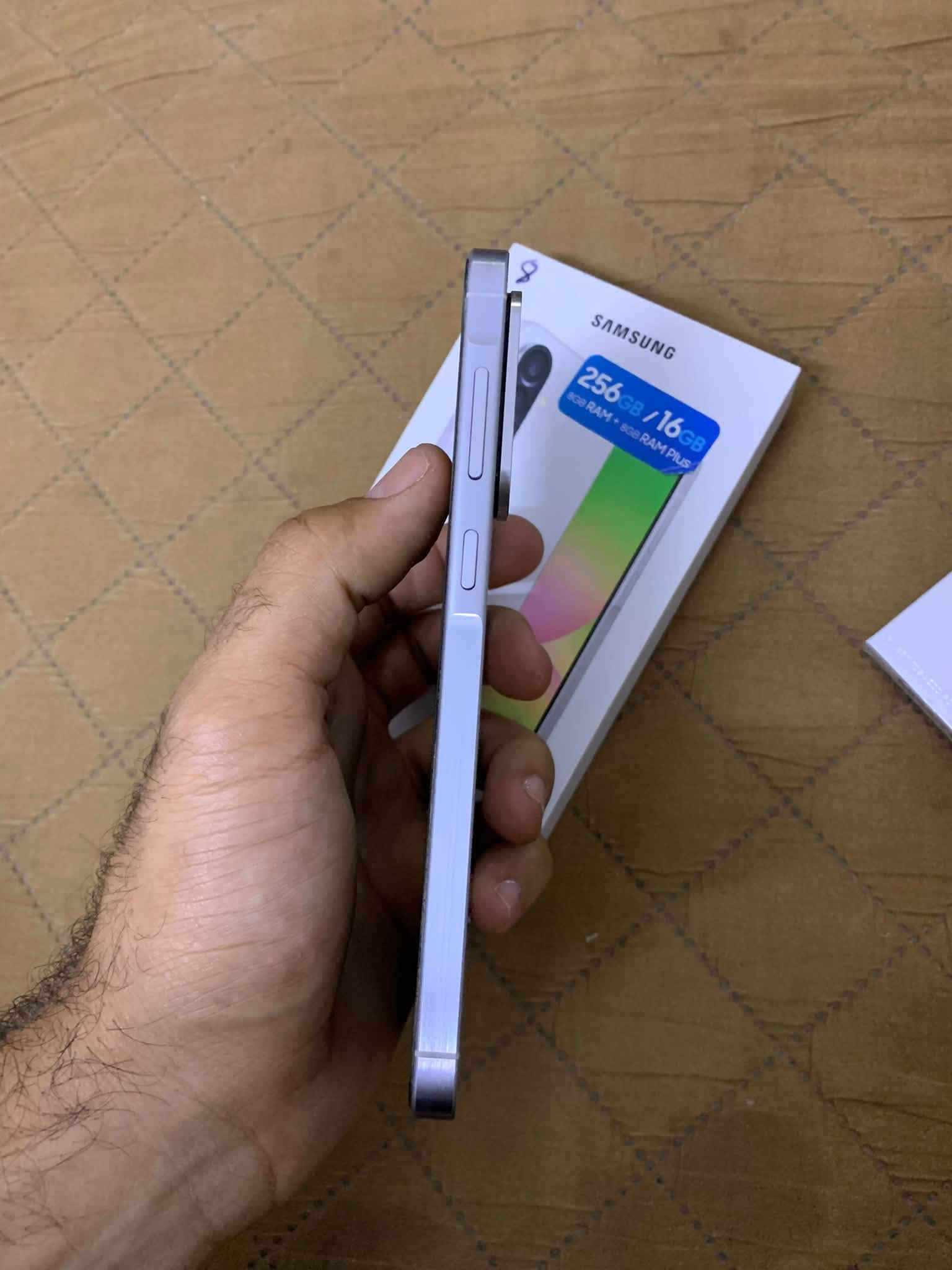 السلام عليكم 
كلكسي A56 5G للبيع
ذاكره256 لون ابيض 
جهاز كلش نضيف ستخدام قليل بعده بضمان 
سعر(420)
للستفسار خاص او على رقم(***********)
