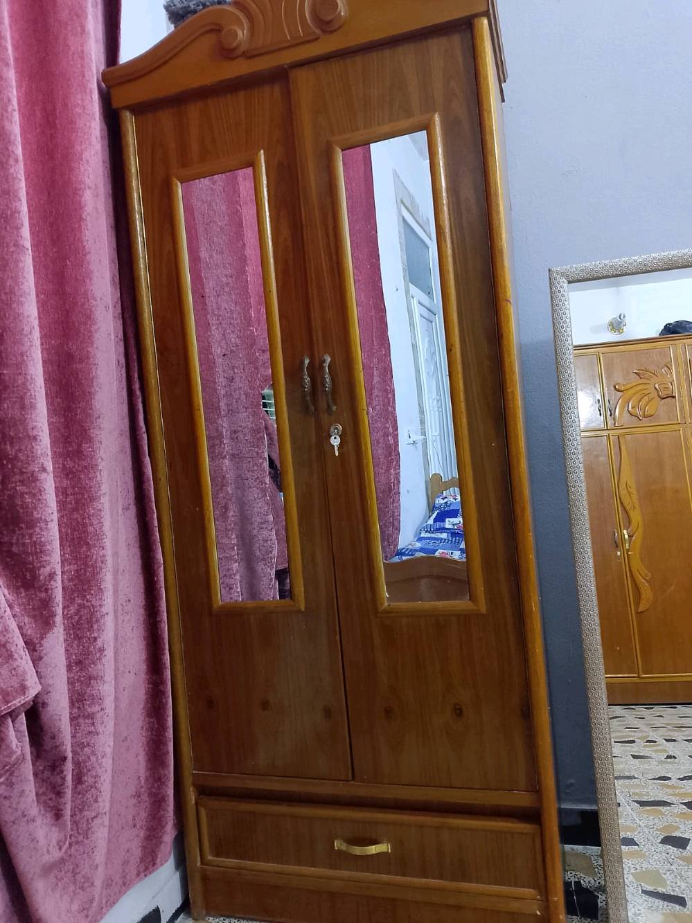 غرفه للبيع مع دوشك السعر 800وبيها مجال
حبيبي/حبيبتي، شنو اسم/موديل الغرفة بالضبط؟ يعني هل هي كاملة لو بس السرير والملحقات والدوشك؟: 
كامله موديلها صاج عراقي
وين مكانك بالضبط حتى المشتري يعرف للمعاينة أو الاستلام؟ (المنطقة/المدينة): 
ديالى بعقوبه
السعر 800 ألف نهائي لو بيه مجال بعد؟ وهل التوصيل على المشتري لو إنت ترتبه؟: 
بيها مجال توصيل على مشتري
