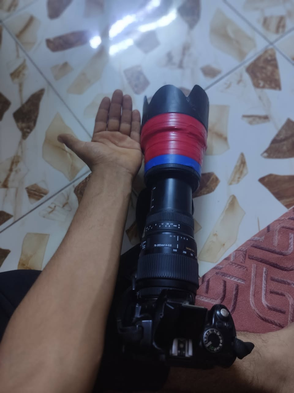 نيكون ٣٠٠٠للبيع بسعر مناسب شاحنه رام بطاريه وحده حزام كتف بس جنطه ماويه سعر 180 لرقم***********
