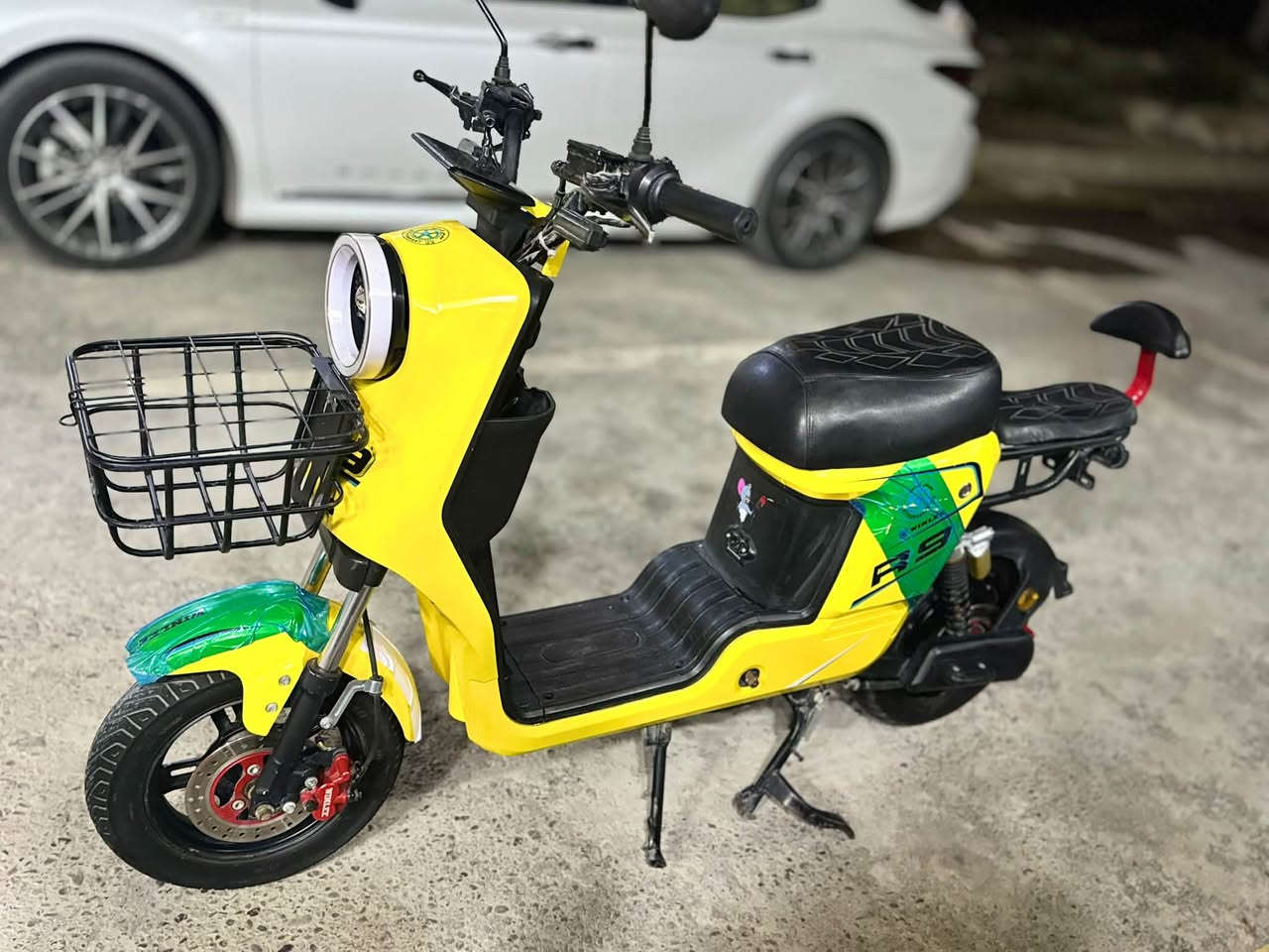 سلام وعليكم
R9
5 بطاريات دراجة جديدة شوفت عينك مابيها نقص بيها بس الدبل اشارة والاشارة ما تشتغل بطاريات جدد سعرها ٤٠٠ 
مكاني بغداد زعفرانية
***********
