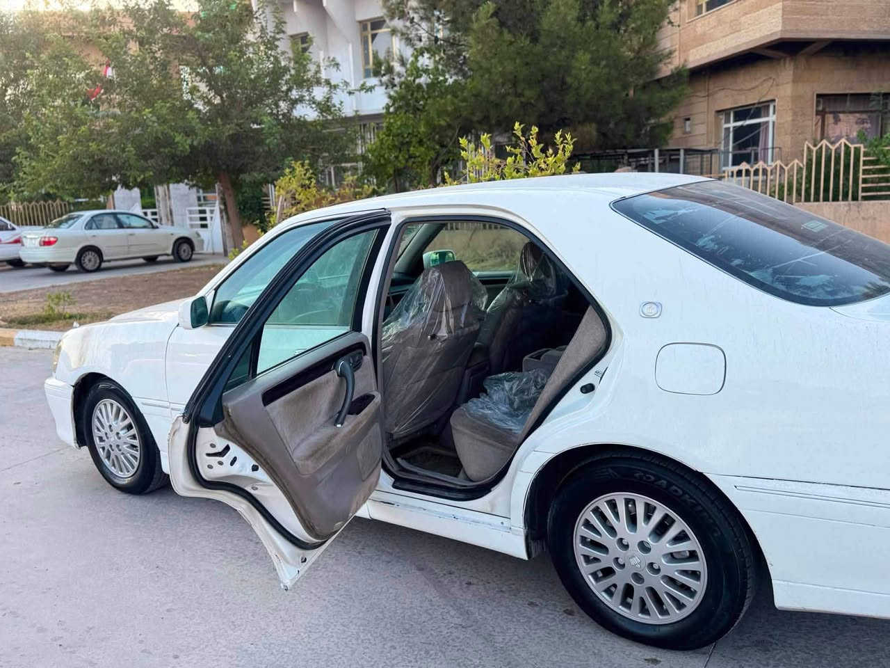 سەرەتا بە ناوی خوا
مەلیکە بڕاوە
مەکینەی vvit ئالتونی بازاڕ
 سەیارەکە  گیڕ و مە کینەی بە شەرت
کۆدی بۆ کراوە  بیکە بە ناوی خۆتەوە
پیشی قرچیکی بچوکی هەیە
سەیارە پیشی تازە داگیراوە توندو تۆلە هیچ کیشەکی نیە 
35 مەجالیکی برایەنە لە سلیمانیە
***********
