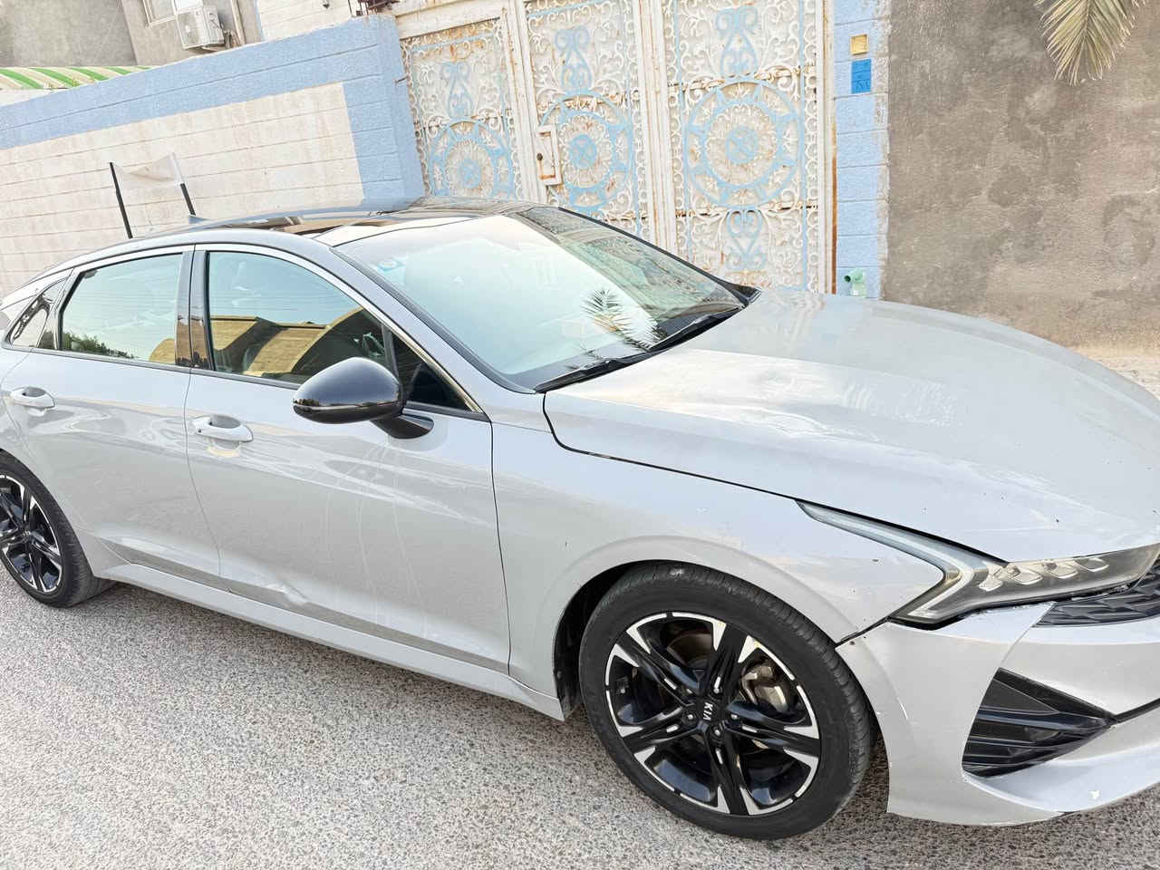 كيا k5 موديل 2021 رفم معوقين مثنى وارد امريكي 
بيها حادثا بنيد وجاملغ الايمن وبيها طخة بسيطة بالباب الايمن موضح في الصورة 
السيارة جاهزة مابيها اي نقص كلها شغالة مكانها بالبصرة السعر 150 ورقة وبيها مجال للشراي 
وهذا  رقمي
 *********** البصرة, العراق
