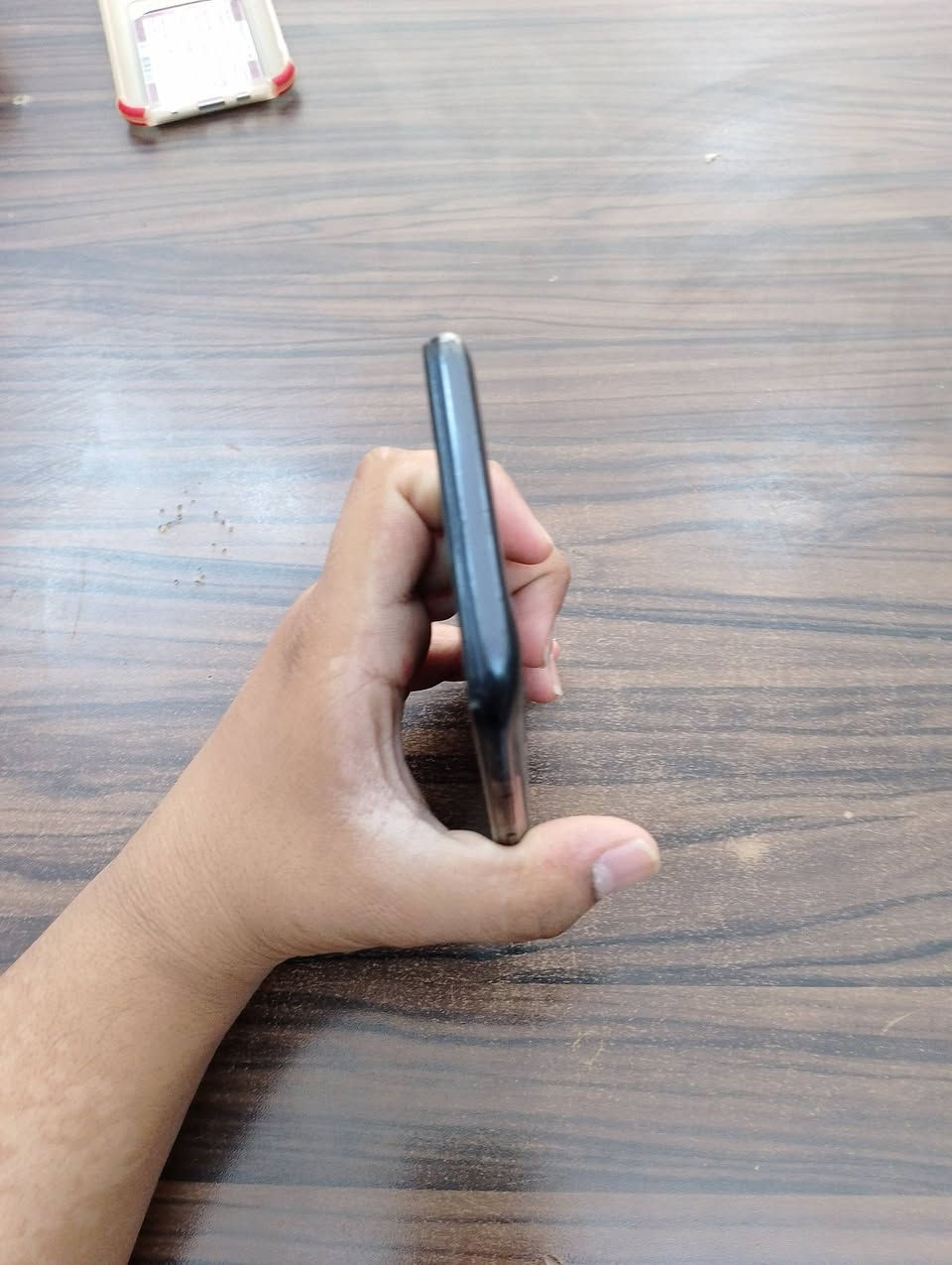 سلام عليكم اسمA05 عليكم جهاز البيع سعر 65 الف جهاز بس شاشه ممدله ذاكره جهاز 64 شاشه بيه فطر ما مثره.  رقم جهاز *********** تواجد واتساب فقط مكاني كاضميه شارع عروبه
