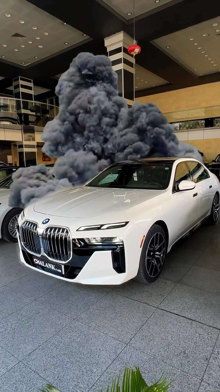 BMW 740i

السنة: 2025
الممشى: 33,000 ميل
الحالة: USA Clean
التجهيز: Full Option
الموقع: دهوك

المحرك ونظام الدفع:

* محرك 6 سلندر خطي 3.0 لتر TwinPower Turbo
* القوة: 375 حصان
* العزم: 540 نيوتن متر
* ناقل حركة أوتوماتيك 8 سرعات
* نظام دفع RWD
* تسارع 0–100 كم/س: حوالي 5.0 ثوانٍ

المواصفات:

* فئة 740i Full Option
* BMW Curved Display
* شاشة خلفية BMW Theatre Screen
* نظام صوت harman/ kardon
* مقاعد جلد فاخرة
* مقاعد أمامية كهربائية مع ذاكرة
* تدفئة وتبريد المقاعد
* مساج للمقاعد
* فتحة سقف بانوراما
* أبواب Soft Close
* دخول وتشغيل ذكي
* إضاءة داخلية Ambient Lighting
* كاميرات 360°
* حساسات أمامية وخلفية
* Head-Up Display
* نظام قيادة شبه ذاتي
* أنظمة أمان ومساعدة السائق
* مصابيح LED
* جنوط ألمنيوم
* ناظور ليلي

📞 ***********
شركة جلنك وليد صبري – دهوك

#Chalank_cars_duhok⁩

نص مكتوب في الصور:
- CHALANK.CARS
