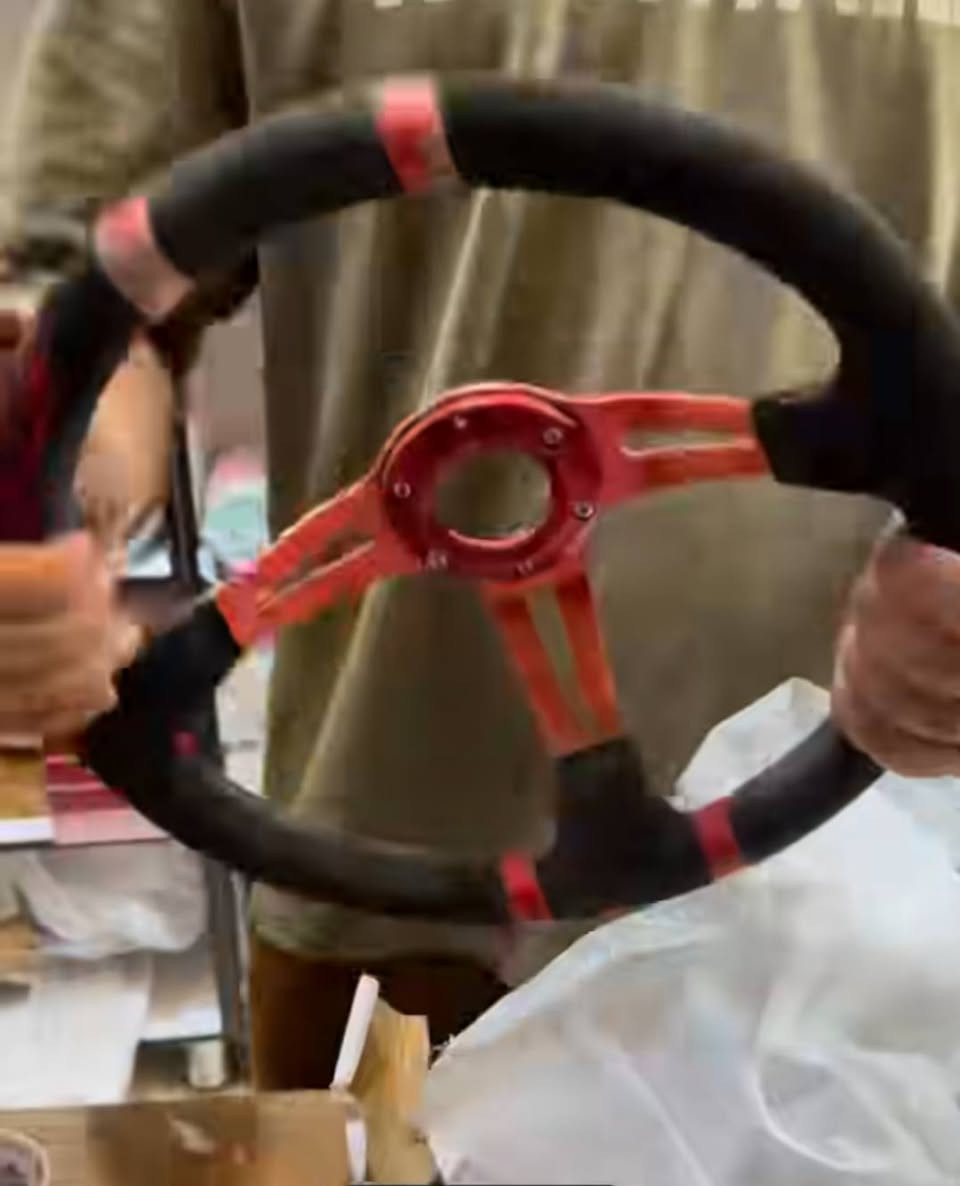 السلام عليكم شباب ستيرن رياضي او دركسون الجديد شباب بعده بالباكيت اريد اذا مو زحمه تقيمو واللي يريده خليه يراسلني على هذا الرقم ويعطيني السعر***********
