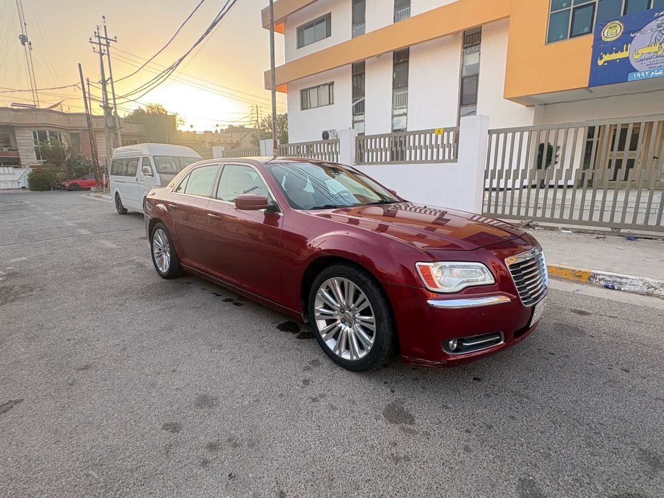 كرايسلر اوبامه c300 موديل 12 v6
شلون الممشى الحالي للسيارة؟ وهل أكو أي صيانة جديدة مسويها مثل تبديل زيوت، بطارية، تواير أو فرامل؟: 
اي
السيارة أمريكي لو خليجي/عراقي؟ وشنو تفاصيل الأوراق والرسمية والتسجيل؟: 
امريكي 
هل بيها أي حادث/صبغ/سمكرة أو ملاحظات ميكانيكية وكهربائية لازم المشتري يعرفها؟: 
نعم الجاملغ الخلفي جهة يسار بدون دواخل و لا باب ورلا صندوك 
وين مكان السيارة حالياً؟ وهل متاحة للفحص قبل الشراء عند ميكانيكي أو سمكري؟: 
بغداد السيديه 
نعم
شنو السعر المطلوب وهل بيه مجال بسيط للمساومة؟: 
بيها مجال للشراي