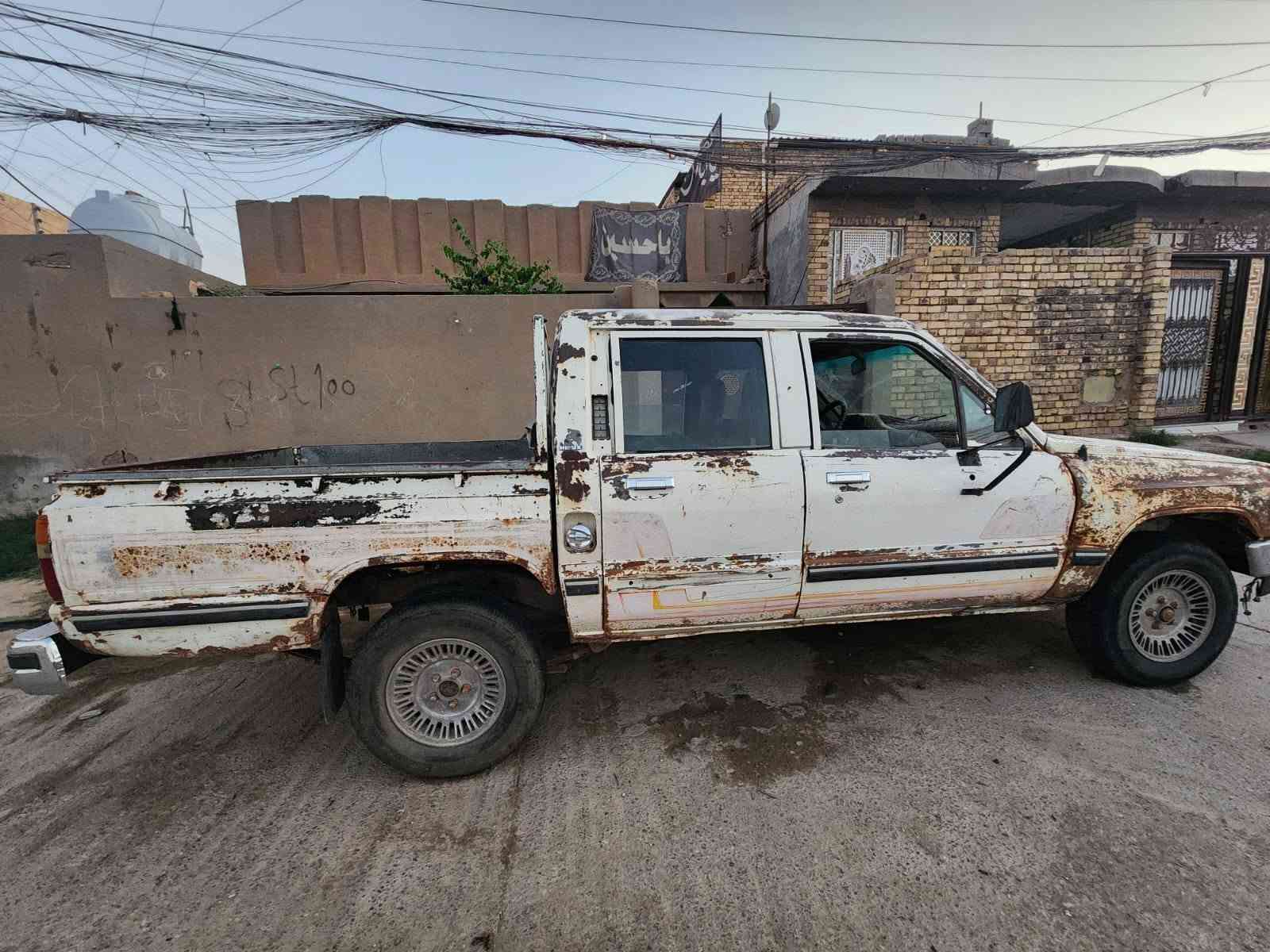 السلام عليكم بيكم للبيع موديل 86 باسمي رقم انكليزي مكفوله كير مكينه حداديه تخم تاير شاصيه مكفول السعر 40 وبيه مجال الناصريه قضاء الفجر للاستفسار ***********
