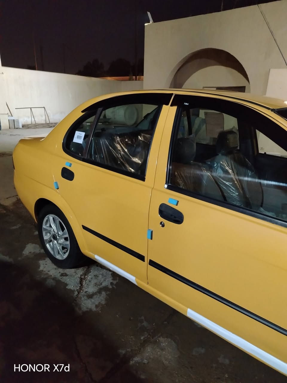 طيبه موديل ٢٠١٧ للبيع رقم بغداد  انكليزي بأسمي شرط التحويل سياره جديده كير مكينه صدر تخم تاير تبريد غرفه جديده سياره جاهزه من كل النواحي العنوان بغداد بوب الشام *********** مصفره هيئه وغرامات سنويه جديده السعر 49 وبيها مجال

نص مكتوب في الصور:
- HONOR X7d