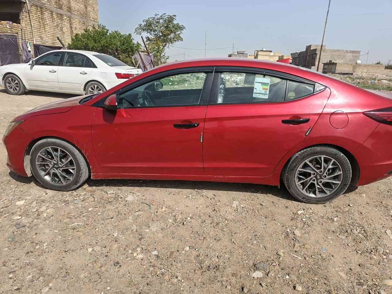 سيارة انتره موديل ٢٠مكينه ألفين  كير أي تي سياره بدون دواخل بيه تلث قطع صبغ ولبنيد كلير مكينه وكير وتبريد كفاله سياره باسمي ثاني يوم تحويل السعر ١٢٣ وبيه مجال وإذا اكو مراوس اراوس حسب لقناعه العنوان بغداد الحرية ***********
