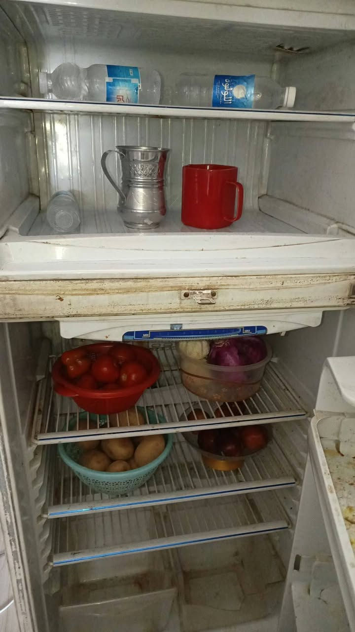 ثلاجة البيع مستعجل 125 الف ***********
