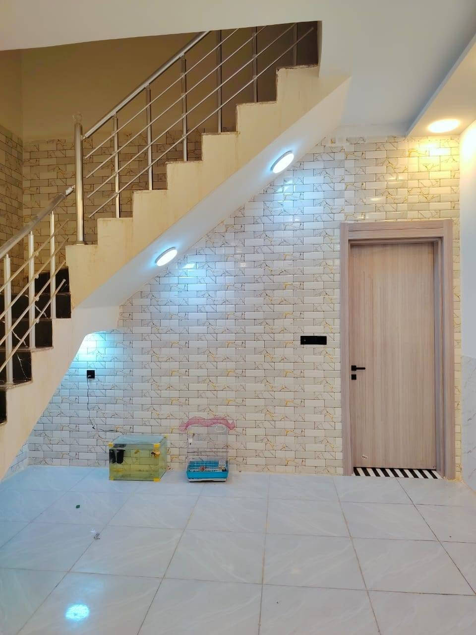 السلام عليكم بيت 100متر حي النداء بناء جديد استوه كمل مال جناي منطقه 53 مثل ماموضح بل صور السعر 76 استفسار اكثر انتصال عله رقم ***********
