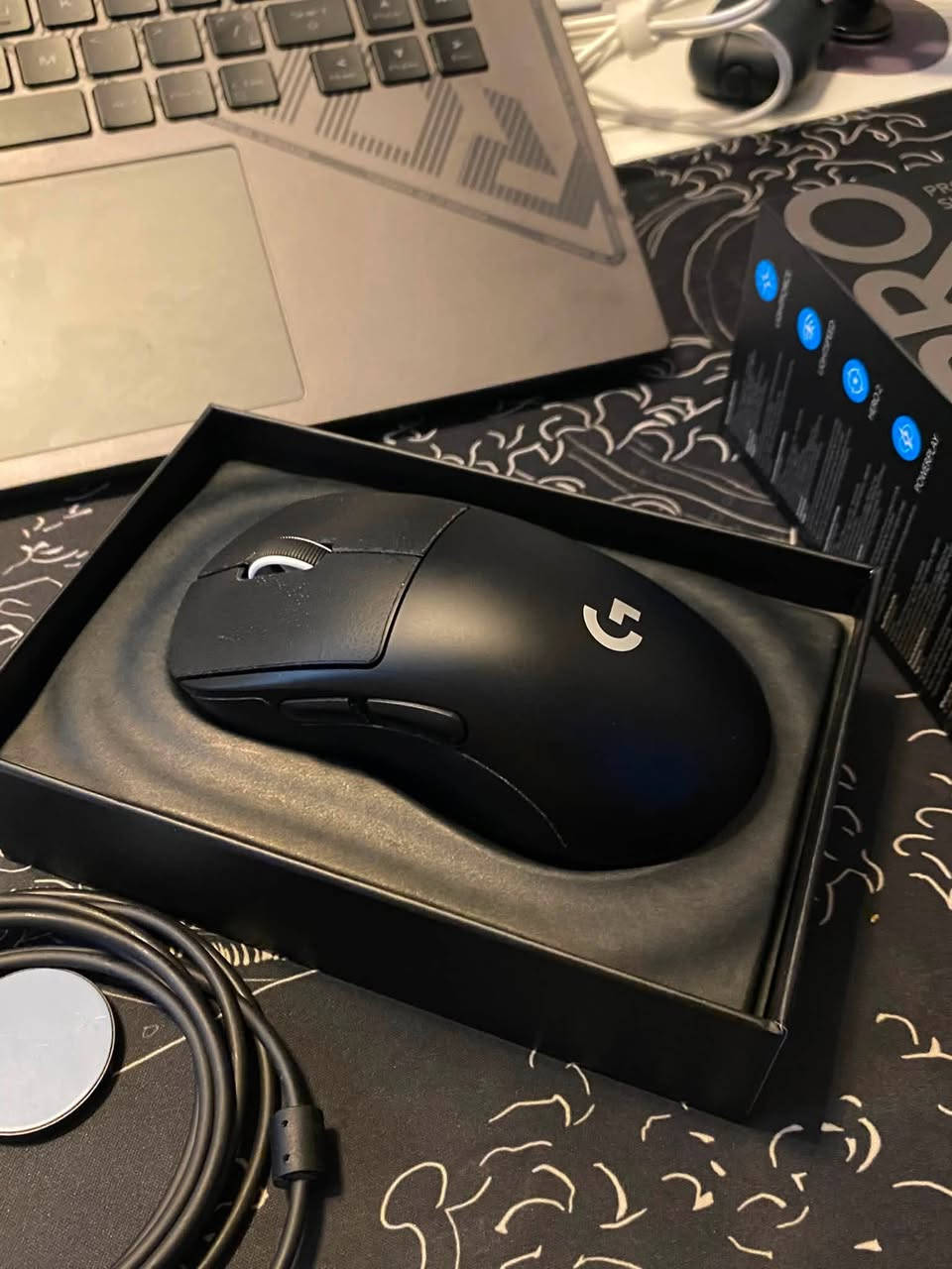 Logitech PRO X SUPERLIGHT 2 DEX
السلام عليكم شباب عندي هذا الماوس مستعمل نظيف كلش مابي اي خلل تقني مجرد هذي الضربه صارت عندي اول مشتريته مثل ماموضح بالصور نظيف كلش و مابي اي خلل او مشكلة 
اني رايدة على ١٦٥ الف و بي مجال بس مجرد طبلي خاص و اسئلني مندون ما تكسر بالتعليقات بالسعر و تفشل نفسك حاجتي نظيفه و مابيه اي خلل 
سبب البيع طورت تجميعتي و محتاج فلوسه كلش 
مكاني بغداد الشعب 
للتواصل واتساب فقط و هذا رقمي 
***********
